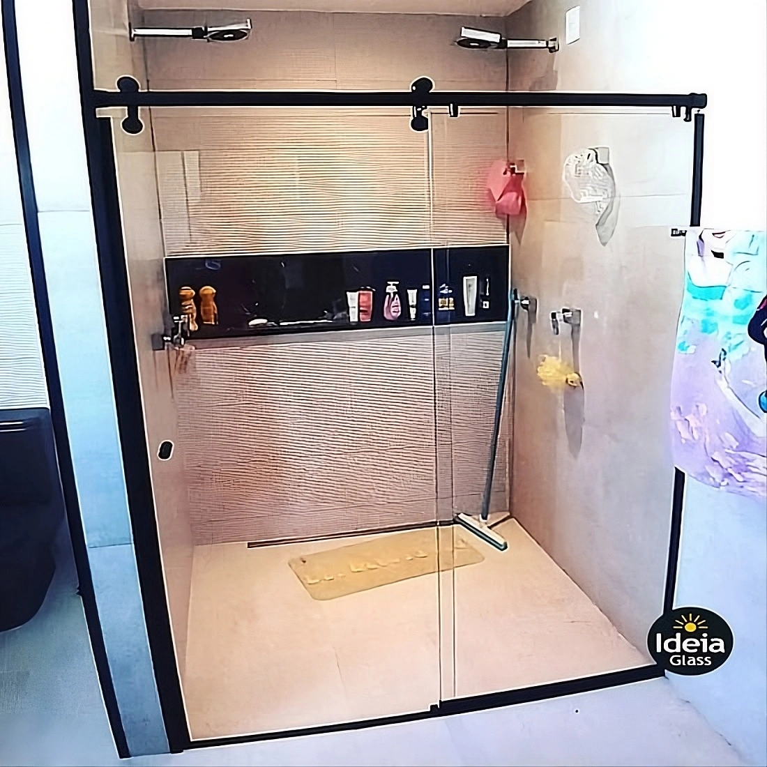 Box-elegance-com-acabamento-black Instalar um box de vidro na Vila Medeiros é uma maneira prática e sofisticada de transformar o seu banheiro com qualidade total.